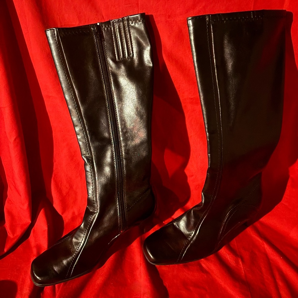 AEROSOLES size 7 Black Boots